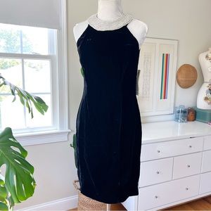 NWT VTG Alex Evenings 90s Does 50s Black Velvet Wiggle Dress Faux Pearl Collar